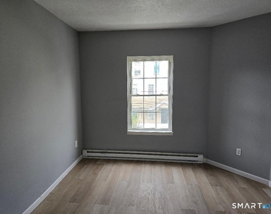 56 Lounsbury Avenue - Photo Thumbnail 2