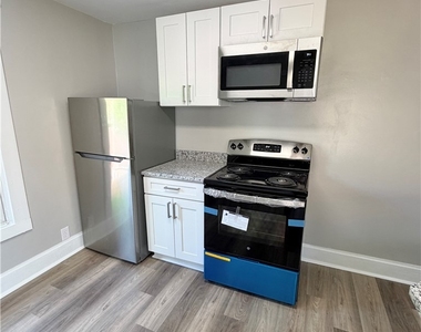 422 Glen Ave - Photo Thumbnail 9