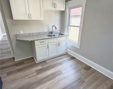 422 Glen Ave - Photo Thumbnail 8