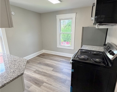 422 Glen Ave - Photo Thumbnail 10