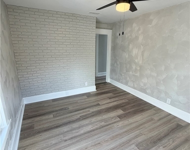 422 Glen Ave - Photo Thumbnail 5