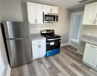 422 Glen Ave - Photo Thumbnail 6