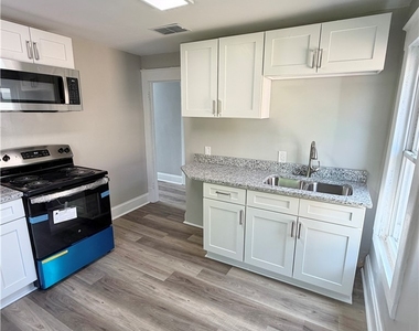 422 Glen Ave - Photo Thumbnail 7