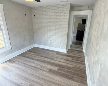 422 Glen Ave - Photo Thumbnail 4