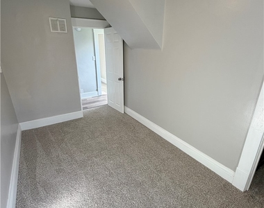 422 Glen Ave - Photo Thumbnail 14
