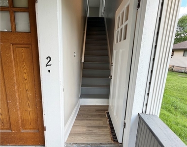 422 Glen Ave - Photo Thumbnail 2