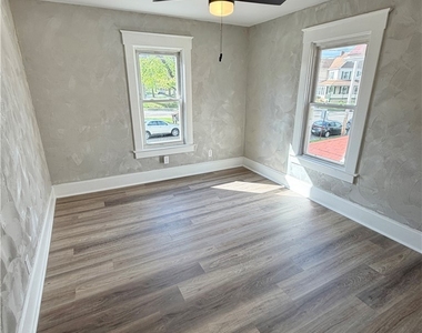 422 Glen Ave - Photo Thumbnail 3