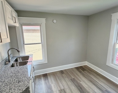 422 Glen Ave - Photo Thumbnail 11