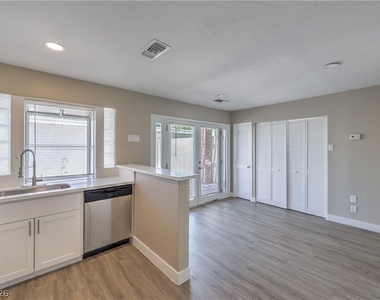 343 Greenbriar Townhouse Way - Photo Thumbnail 8