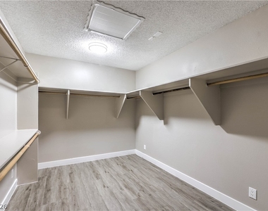 343 Greenbriar Townhouse Way - Photo Thumbnail 13