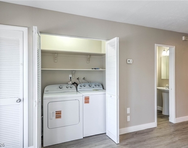 343 Greenbriar Townhouse Way - Photo Thumbnail 16