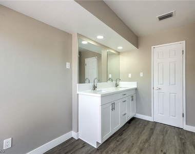 343 Greenbriar Townhouse Way - Photo Thumbnail 11