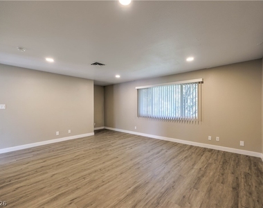 343 Greenbriar Townhouse Way - Photo Thumbnail 9