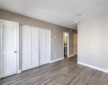 343 Greenbriar Townhouse Way - Photo Thumbnail 6