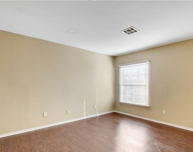 8456 Indigo Sky Avenue - Photo Thumbnail 6