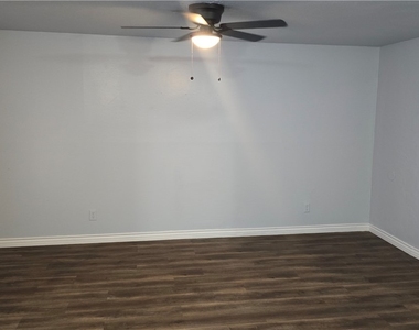 716 N 11th Street - Photo Thumbnail 4