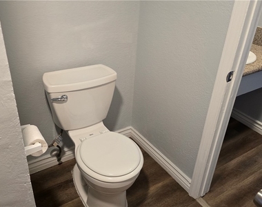 716 N 11th Street - Photo Thumbnail 11