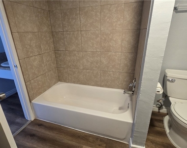 716 N 11th Street - Photo Thumbnail 16
