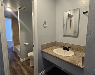 716 N 11th Street - Photo Thumbnail 13