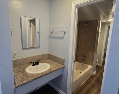 716 N 11th Street - Photo Thumbnail 17