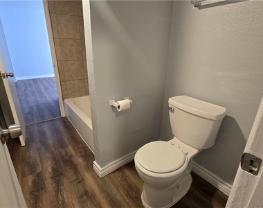 716 N 11th Street - Photo Thumbnail 14