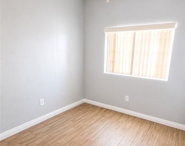 4730 E Craig Road - Photo Thumbnail 3