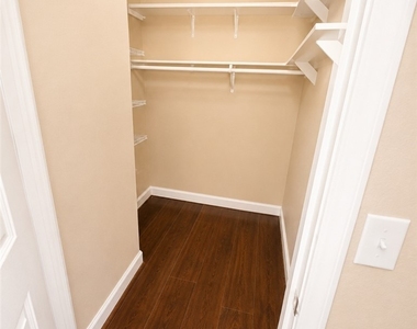 8425 Running Deer Avenue - Photo Thumbnail 9