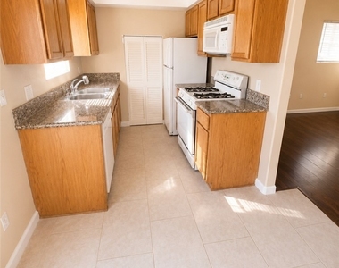 8425 Running Deer Avenue - Photo Thumbnail 4