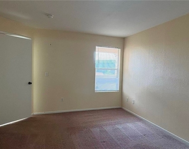 1150 N Buffalo Drive - Photo Thumbnail 9