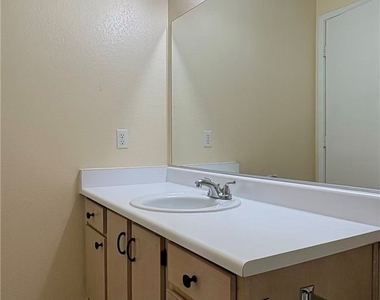 1150 N Buffalo Drive - Photo Thumbnail 7