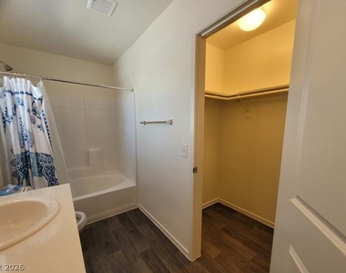 4135 Chamisa Cove Street - Photo Thumbnail 12