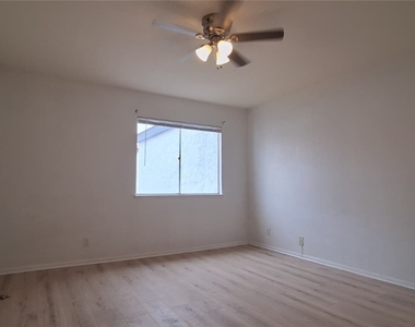 1455 E Katie Avenue - Photo Thumbnail 11