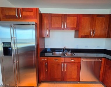 4525 Dean Martin Drive - Photo Thumbnail 14