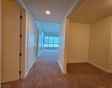4525 Dean Martin Drive - Photo Thumbnail 16