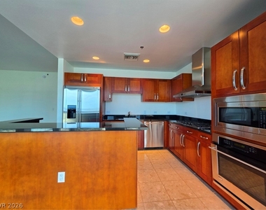 4525 Dean Martin Drive - Photo Thumbnail 11