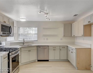 3554 El Camino Road - Photo Thumbnail 7