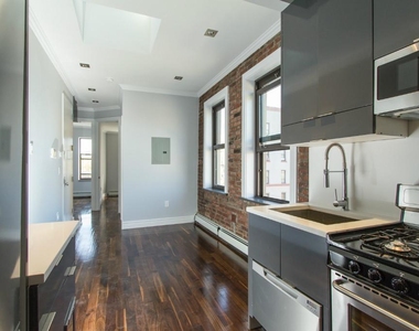 124 Ridge Street - Photo Thumbnail 2