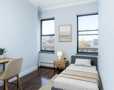 124 Ridge Street - Photo Thumbnail 3