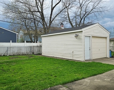 182 Woodcrest Drive - Photo Thumbnail 23