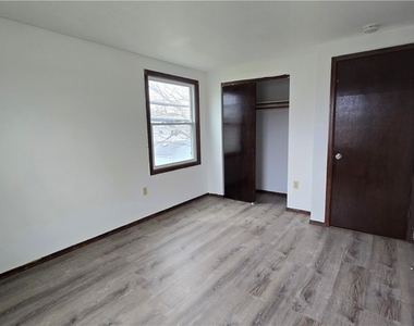 182 Woodcrest Drive - Photo Thumbnail 16