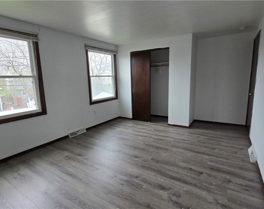 182 Woodcrest Drive - Photo Thumbnail 12