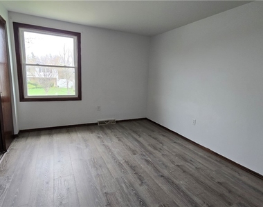 182 Woodcrest Drive - Photo Thumbnail 19