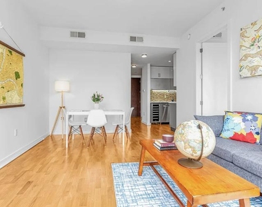 500 4th Avenue - Photo Thumbnail 2