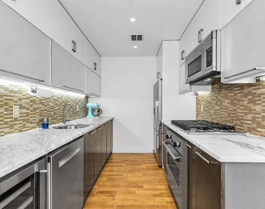 500 4th Avenue - Photo Thumbnail 6