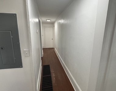 415 Hopkins Street Sw - Photo Thumbnail 3
