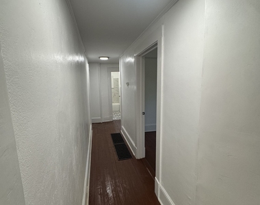415 Hopkins Street Sw - Photo Thumbnail 2