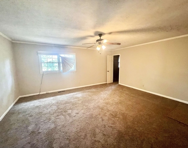 300 Springdale Drive - Photo Thumbnail 6