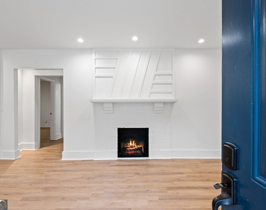 636 Francis Place Nw - Photo Thumbnail 2