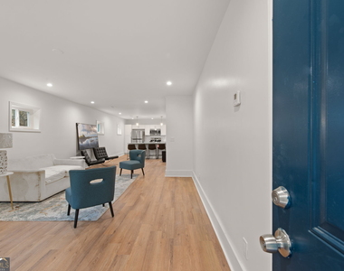 636 Francis Place Nw - Photo Thumbnail 3