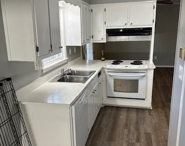 499 Oak Way - Photo Thumbnail 3
